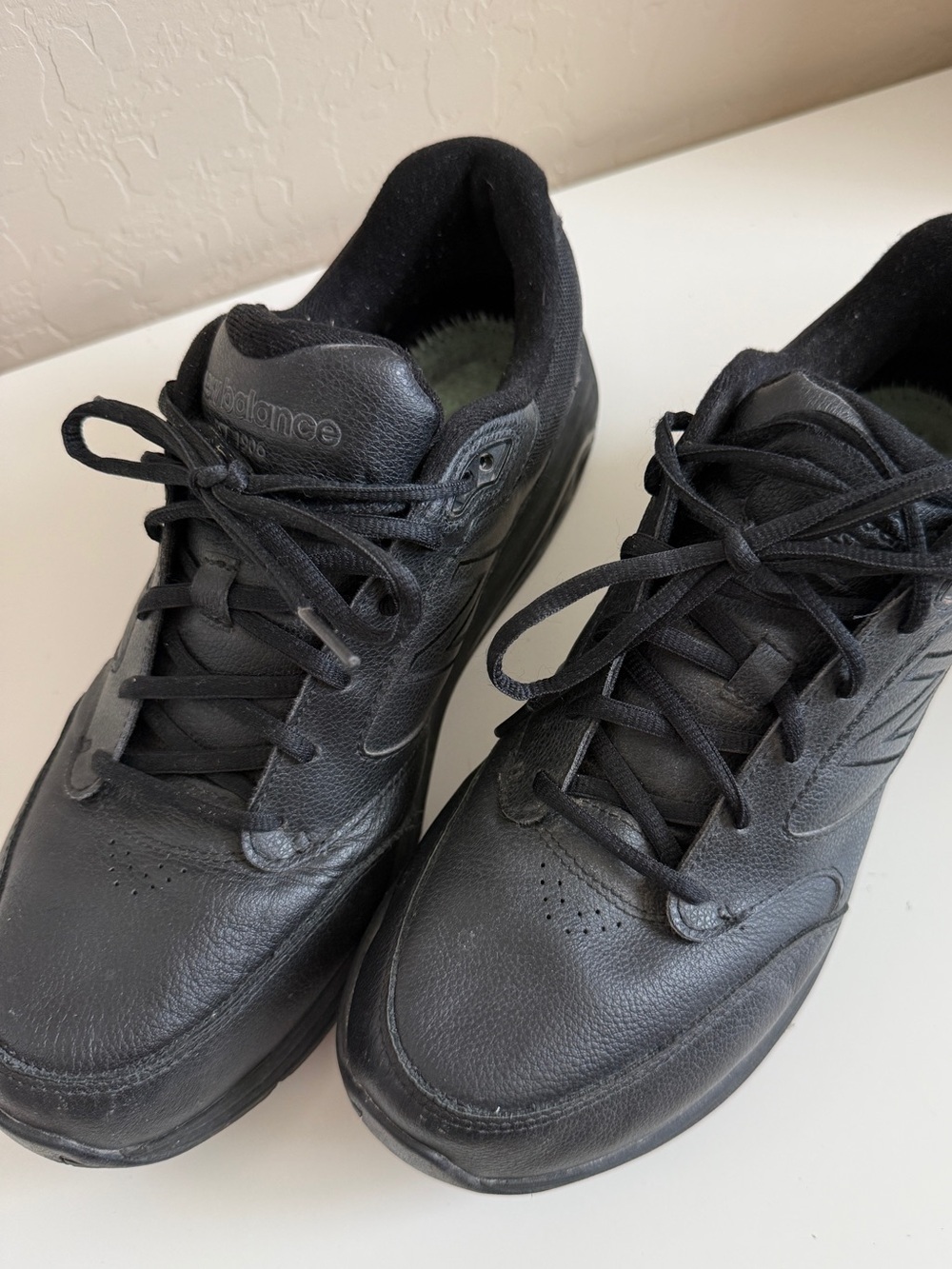 New Balance Men's 928V3 Black Leather Athletic Walking Sneakers Size 11 - Picture 3 of 8